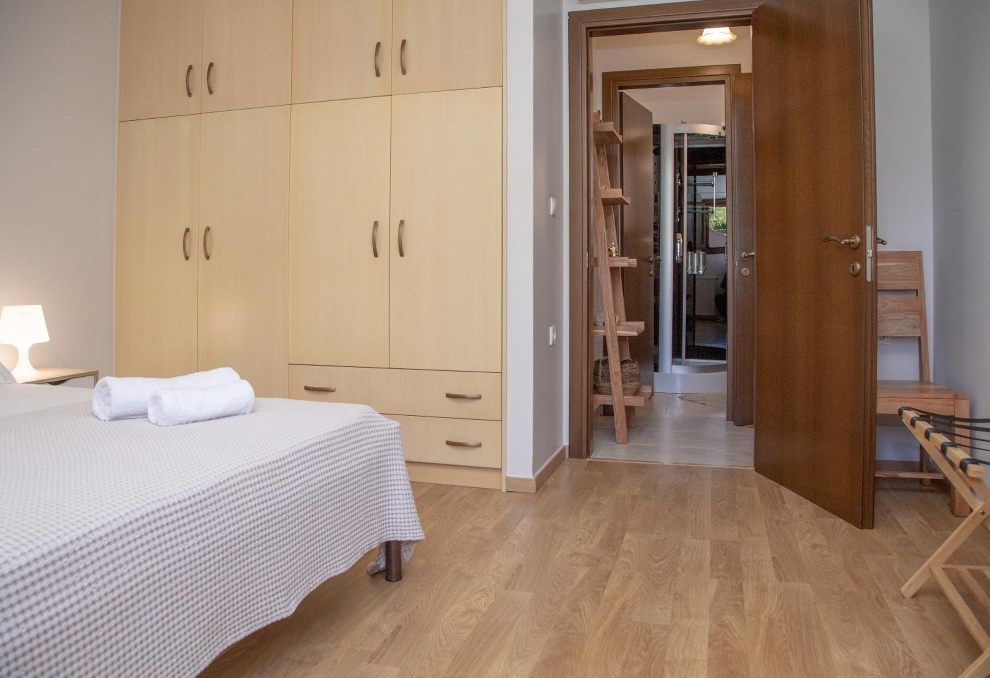 Case de vacanță Cozy With Outside Space & Garden Makrýgialos