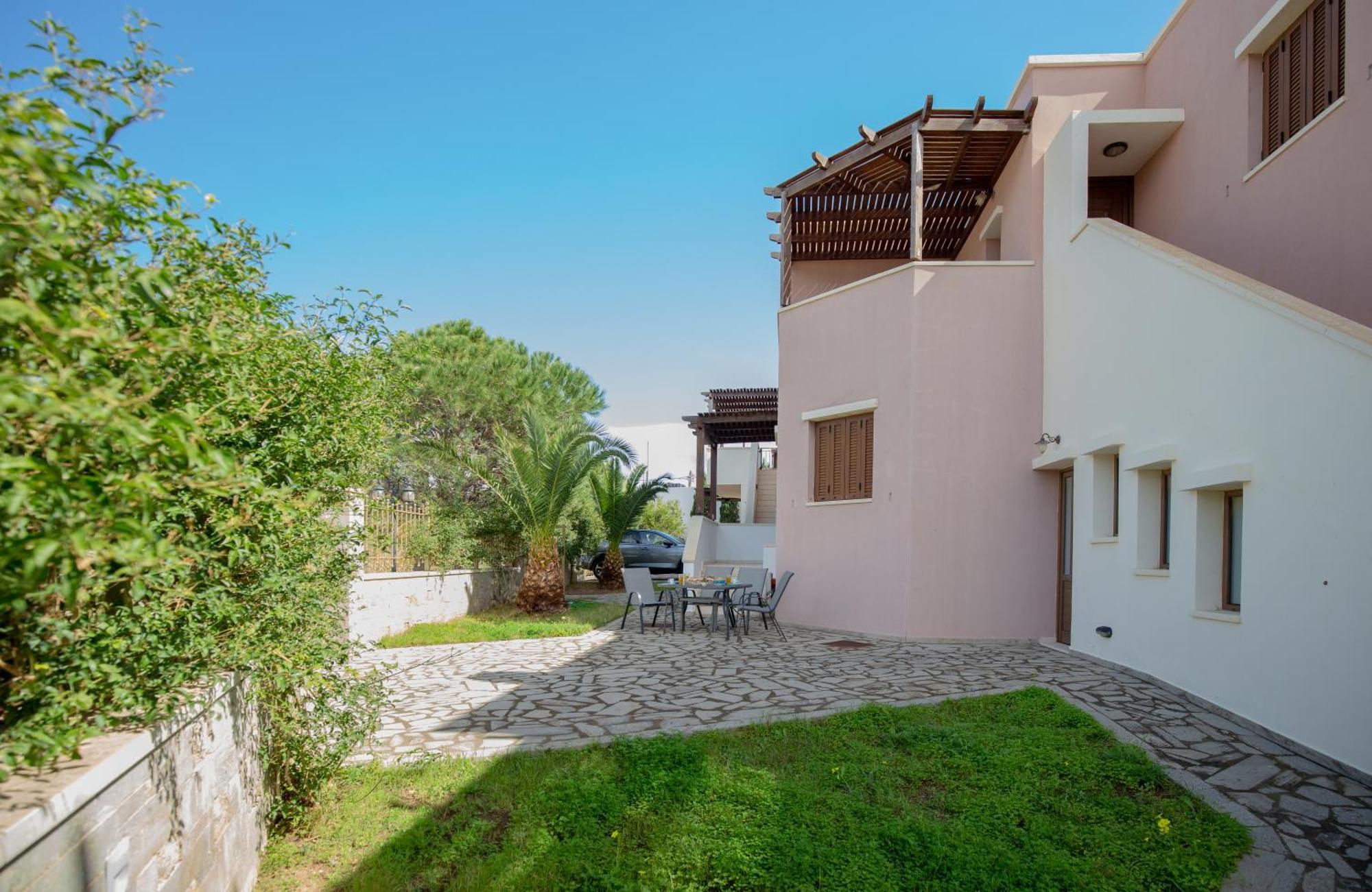 Cozy With Outside Space & Garden Makrýgialos